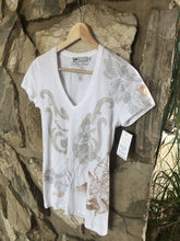 Load image into Gallery viewer, Thai Rodeo V-Neck in White
